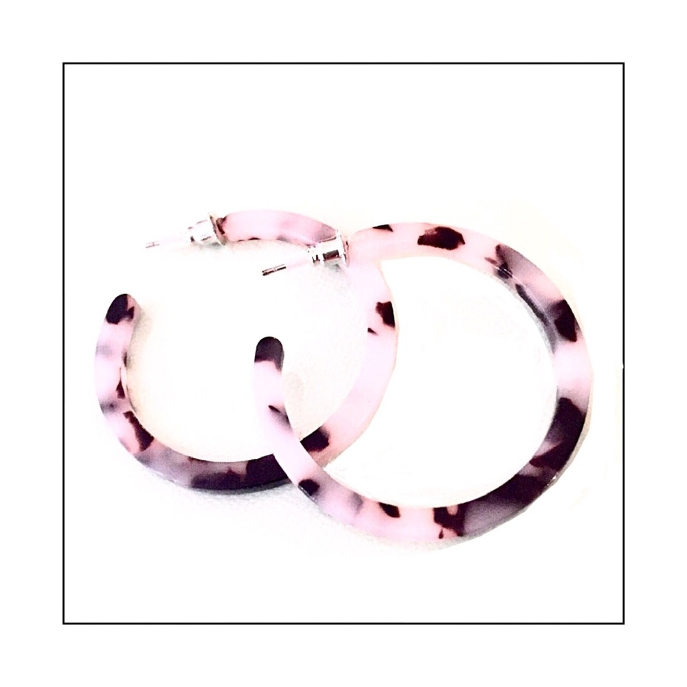 New Tortoise Pattern Hoop Earrings in Blush Tone - Picture 9 of 11
